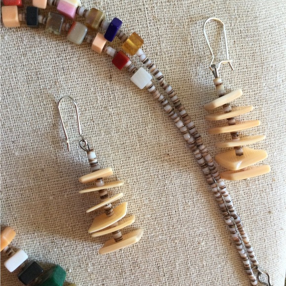 Vintage Native American Multi Stoned / Shell Graduated Necklace and Earrings set - Picture 6 of 11